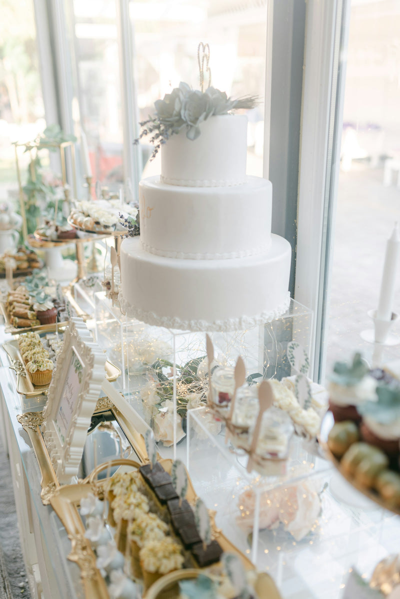 Candy bar mariage – table sucrée avec cupcakes, macarons et douceurs pour un espace inoubliable