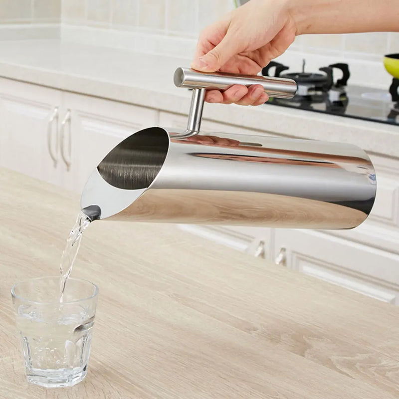 Jarra de agua de acero inoxidable con protector contra salpicaduras, jarra de metal moderna de grado alimenticio para bebidas frías/calientes, mango con aislamiento térmico