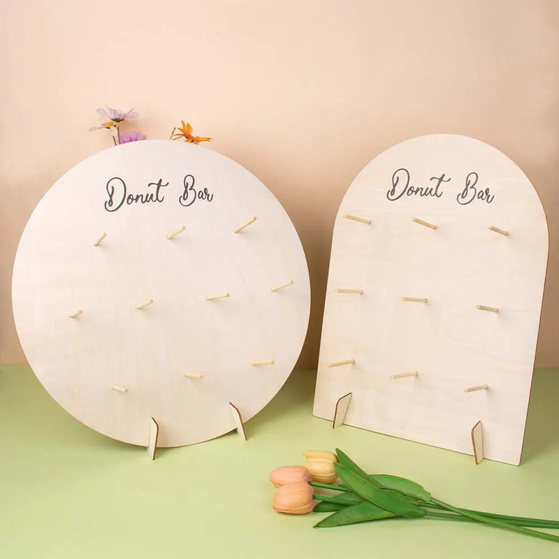 Soporte para donas, expositor de pared para donas, tablero de madera reutilizable con clavijas para despedidas de soltera, cumpleaños, bodas y decoración de mesas de fiesta