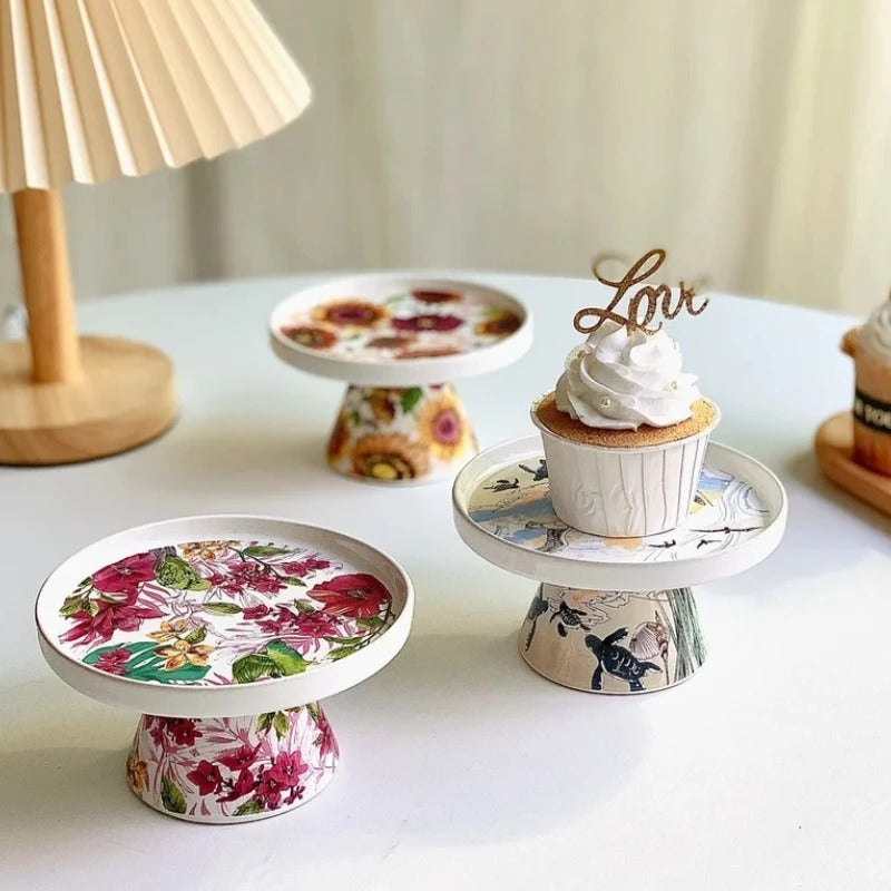 Présentoir cupcake fleuri – accessoire buffet de réception luxueux