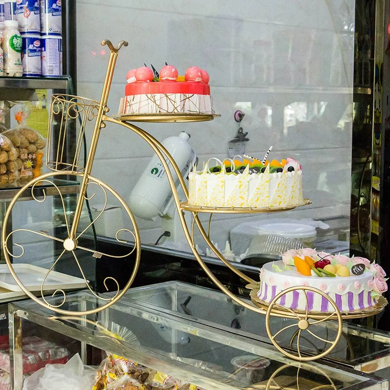 Présentoir gâteau mariage escalier vélo – mise en situation buffet de mariage