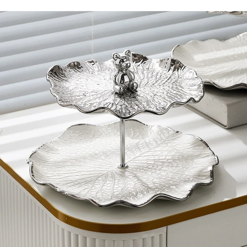 Présentoir cupcake original argenté – agencement table de réception festive