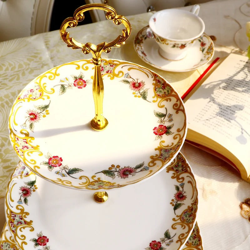 Présentoir cupcake porcelaine fleuri – mise en scène buffet sucré salé
