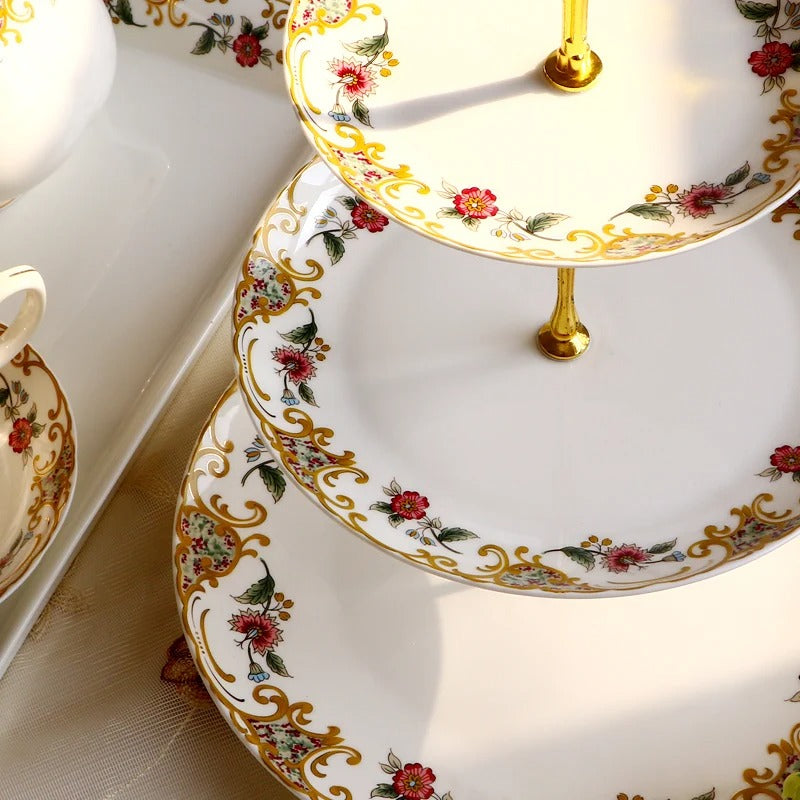 Présentoir cupcake porcelaine fleuri – agencement table de réception festive