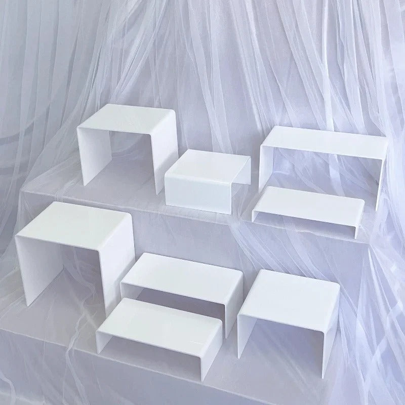 Présentoir acrylique blanc – agencement table de réception festive