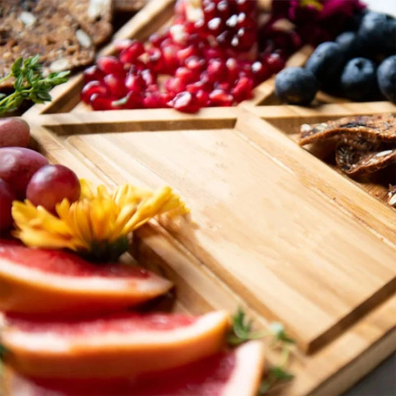 Plateaux apéritif compartiments – mise en situation buffet de mariage