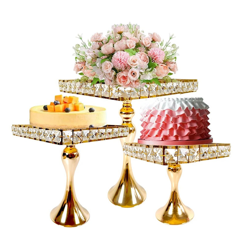 Présent gâteau or carré – présentoir buffet mariage chic