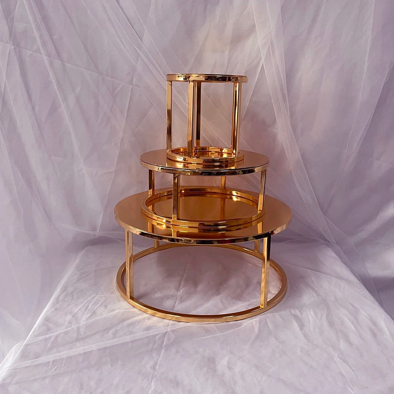 Présentoir gâteau pièce montée doré rond – mise en situation buffet de mariage
